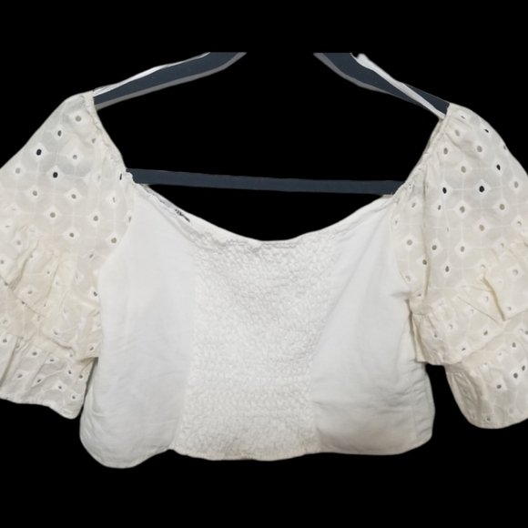 𝅺ZARA Beige embroidered ruffled sleeves, crop top,  size L. - Picture 9 of 16
